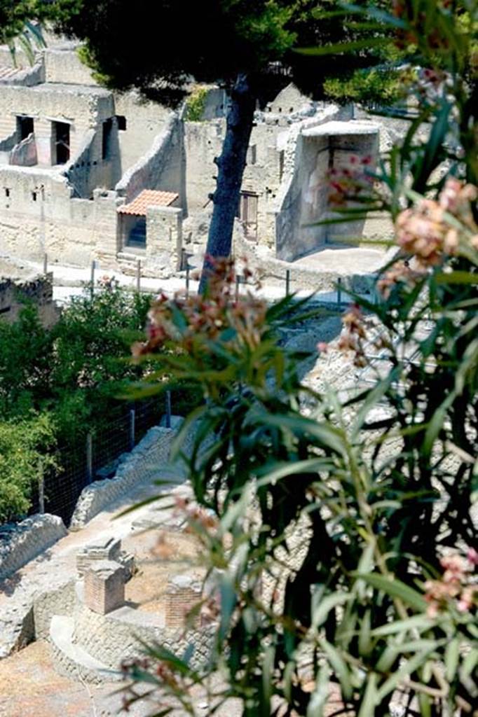 Herculaneum, July 2007. Looking west from access roadway.
In the top left of the photo, the upper floor of the IV.21, the House of the Stags, relating to the 3 photos above, can be seen.
Photo courtesy of Jennifer Stephens. ©jfs2007_HERC-8648.